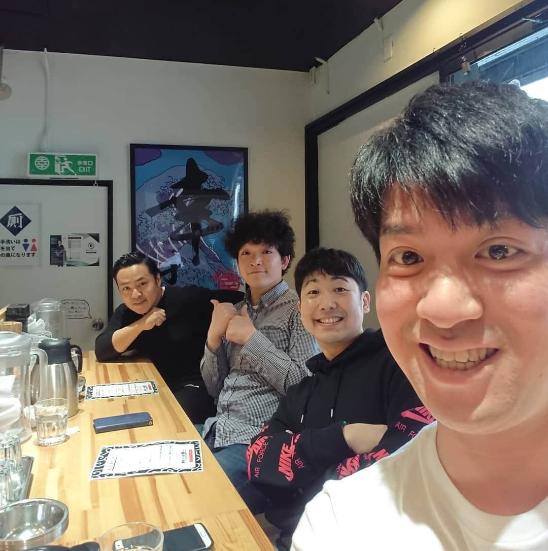 高井俊彦さんのインスタグラム写真 - (高井俊彦Instagram)「【本日のNGK合間ランチ☀️🍴2019.4.2】 もはやヘビロテ‼️ 日本橋にある『蕎麦とラー油で幸なった。』に行きました😃✌️ ほんまハマり過ぎてヤバい💦 もうここまでくると店に行くのは恥ずかしくなく堂々と来ました感出させてもらいました☺️ ①もじゃ吉田と ②もじゃ吉田とレイチェルと ③もじゃ吉田とレイチェルと平田と  ずっと記憶しとかなあかんゲームみたいやん‼️ ④回目はまた一人増えるんやろうか？⤴️⤴️⤴️」4月2日 13時21分 - takai_toshihiko