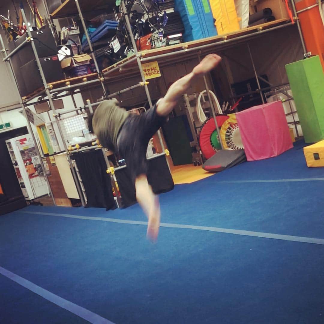 永尾麟ノ介さんのインスタグラム写真 - (永尾麟ノ介Instagram)「コークスクリュー . 練習したい . #コークスクリュー #アクロバット #トリッキング #タンブリング #ダンス #ブレイクダンス #tricking #parkour #tumbling #dance #breakdance #ninja #俳優 #actor」4月2日 13時23分 - rinnosuke_nagao