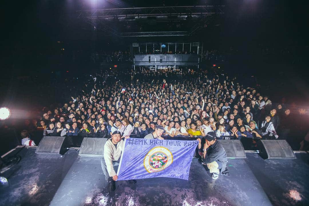 ミスラ・ジン さんのインスタグラム写真 - (ミスラ・ジン Instagram)「Minneapolis 🙏 🙏 🙏 📸 by @Bobo.xxndigo tour management: @enmgmt tickets at epikhigh.com #epikhigh2019tour」4月2日 13時28分 - realmithrajin