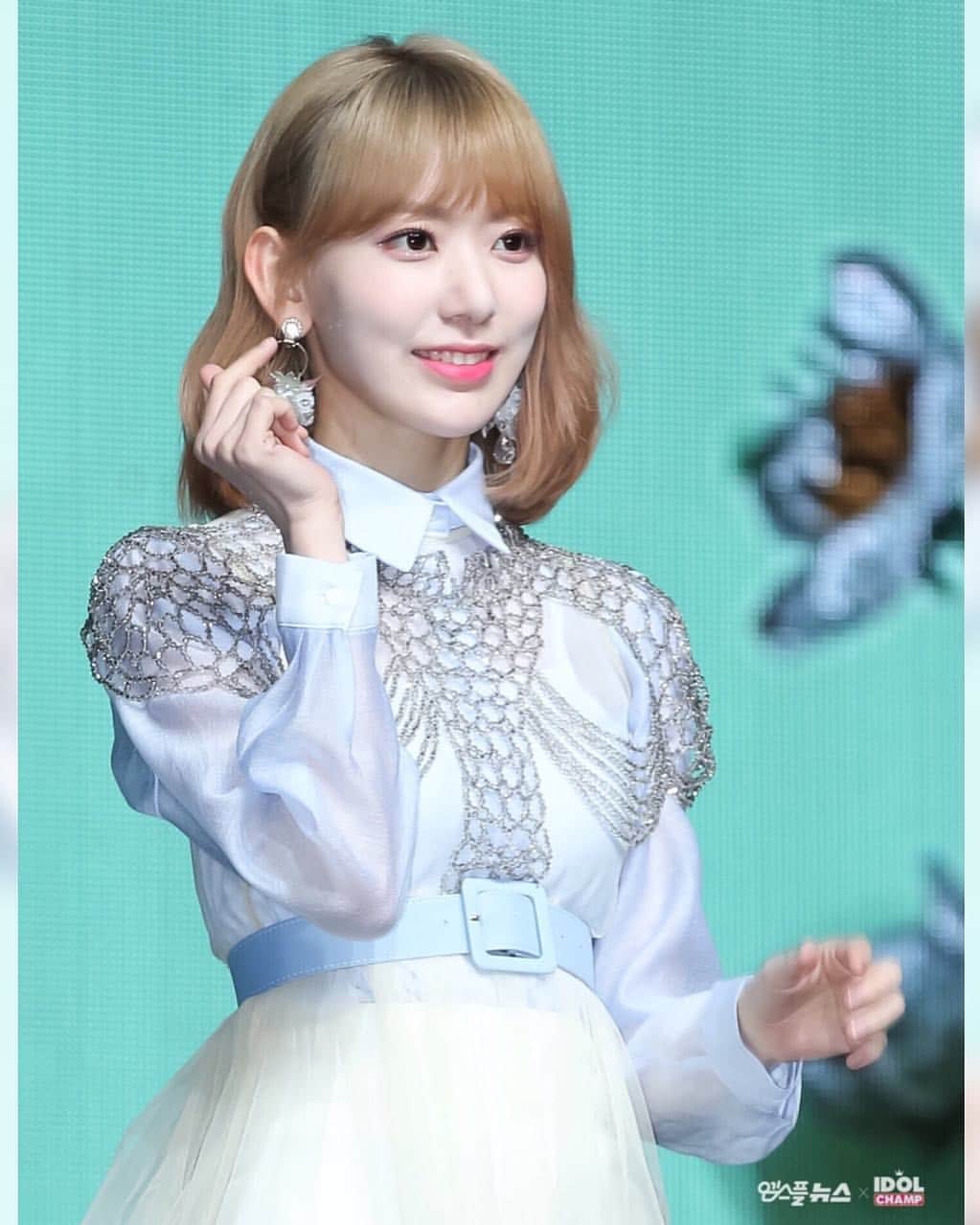 h3artbrak3rsさんのインスタグラム写真 - (h3artbrak3rsInstagram)「… #hkt48 #IZONE #아이즈원 #アイズワン  #sakura #宮脇咲良 #미야와키사쿠라 #さくら #HEARTIZ comebackshow」4月2日 13時38分 - h3artbrak3rs
