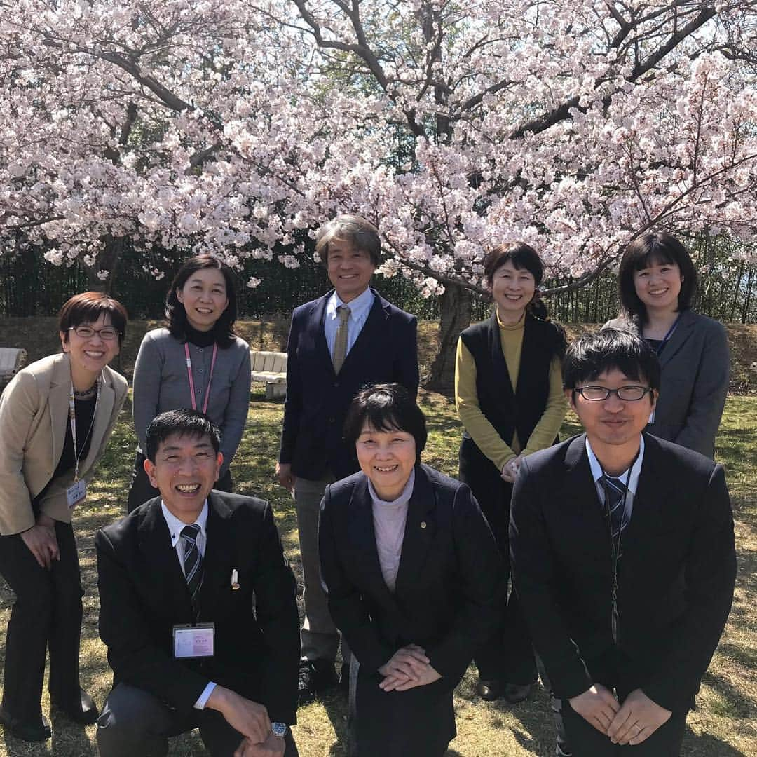 福岡女子短期大学さんのインスタグラム写真 - (福岡女子短期大学Instagram)「@子ども学科 新年度が始まり、5月からの新元号も発表されましたね。子ども学科教員の教員は昨年度と変わらず、このメンバーです。今年度もよろしくお願いします🌸  #福岡女子短期大学 #福女短 #子ども学科 #子ども学科の春  #保育士 #保育士の卵 #受験生 #高校生 #福岡女子短期大学子ども学科　#幼児教育　#保育士の卵 #保育士　#幼稚園教諭　#幼稚園教諭の卵　#保育園実習　#保育士になりたい　#保育学科　#保育士のたまご　#保育学科　#大学生　#未来の保育士　#福岡の女子短期大学 #女子大生 #福女短2019桜 　#保育園　#幼稚園 . ======[ 資料請求 ]====== ． 福岡女子短期大学の資料請求（大学案内など）を無料送付中です。お気軽に申し込みください。 . 子ども学科/健康栄養学科 音楽科/文化教養学科 ． 福岡女子短期大学 住所：福岡県太宰府市五条四丁目16番1号 tel：092-922-4034（代表） 092-922-1491（入試広報課） . ====== ====== ======」4月2日 13時50分 - fukuoka_wjc