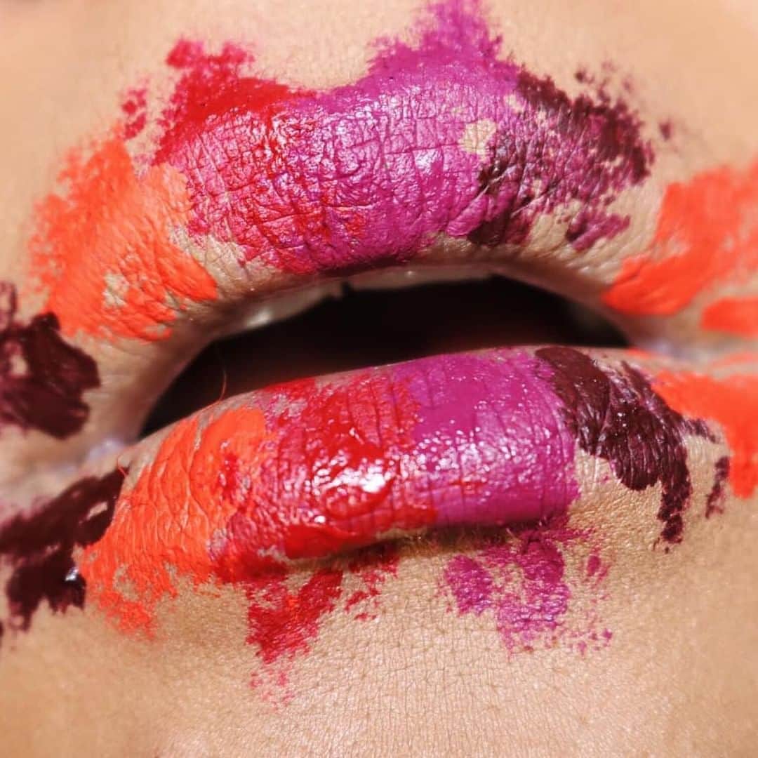 M•A•C Cosmetics Franceさんのインスタグラム写真 - (M•A•C Cosmetics FranceInstagram)「M·A·C - ARTISTRY😍 Parce que nos makeup artists sont aussi des artistes, on est fan de leur réalisation plus artistique ! Aimeriez-vous en voir plus souvent ? 😉 Les rouges à lèvres Retro Matte ont été utilisés pour ce makeup !  Crédit photo : @tglamtorials #maccosmetics #maccosmeticsfrance #macartistry #astrity #lipstick #macretromatte #retromatte」4月2日 14時00分 - maccosmeticsfrance