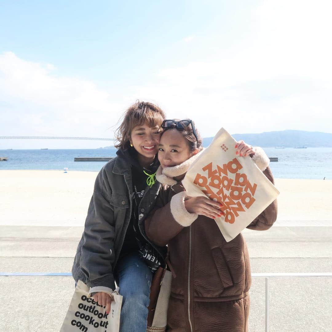 Mai Wakimizuさんのインスタグラム写真 - (Mai WakimizuInstagram)「今日は仲良しメンバーで大蔵海岸に大集合！今月7日にリニューアルopenするBBQ施設、ZAZAZA!!明石海峡大橋が一望出来る最高のロケーションなんです＼(^o^)／開放感に溢れていて、皆テンション上がりっぱなし！ただ今日に限って真冬並みの寒さでした。笑  #ZAZAZA#ZAZAZA_PR#大蔵海岸#神戸」4月2日 19時34分 - wakkin__m