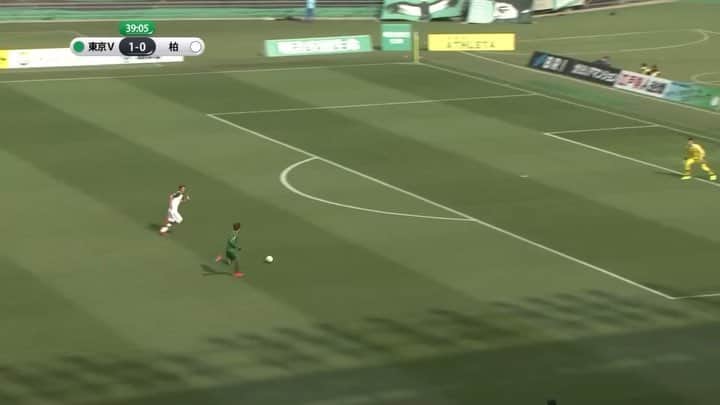 のインスタグラム：「非常に面白い、そして答えがしりたいシーンなどない。 先日の試合で柏レイソルのGKの中村航輔選手のプレー。  ボールがゴールに吸い込まれていく中で、中村選手が向かった先はゴールの外へ… 果たしてここに走っていく意図とは⁇ このシーンについてチームメイトと話したがなかなか答えに辿り着かなかった。 みんなはどうだと思う⁇  #Jリーグクエッション」