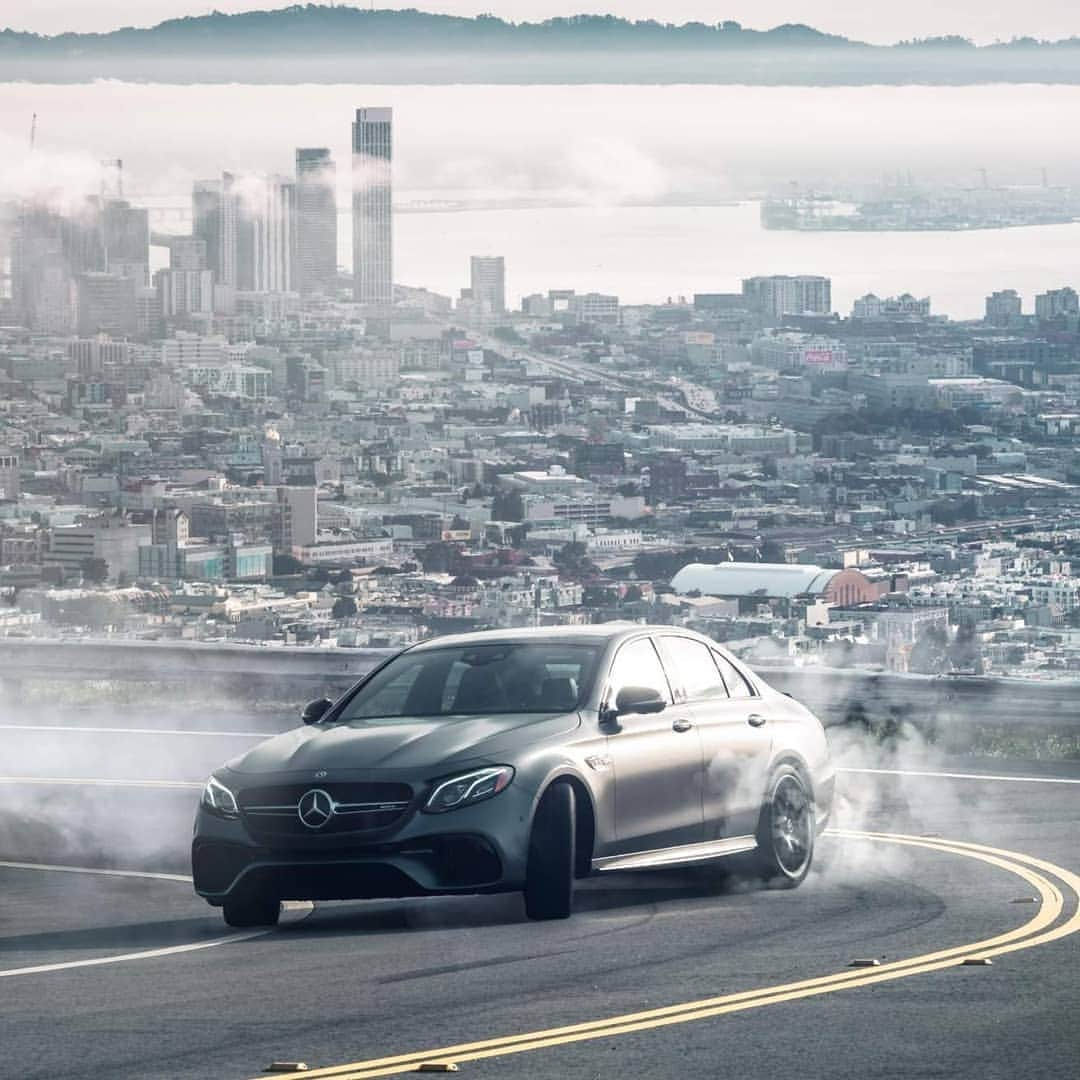 Mercedes-Benz Thailandさんのインスタグラム写真 - (Mercedes-Benz ThailandInstagram)「การได้ขับรถสปอร์ต Mercedes-AMG E 63 S 4MATIC+ ที่เต็มไปด้วยขุมพลังแห่งความเร็วด้วยเครื่องยนต์ V8 4.0 Bi-Turbo นั้นให้อารมณ์การขับขี่สไตล์สปอร์ตอย่างแท้จริง เพราะรถคันนี้พร้อมมอบความเป็นที่สุดของเทคโนโลยีความเร้าใจจากสนามแข่งให้กับคุณในทุกการขับขี่ Photo by Kunal Kelkar & Florian Haizmann  สัมผัสที่สุดของความแรงกับ Mercedes-AMG ได้ที่: https://www.mercedes-benz.co.th/amg  #MercedesAMG #E63S #MercedesBenzThailand *อุปกรณ์บางส่วนในภาพอาจแตกต่างจากที่จำหน่ายจริง」4月2日 14時20分 - mercedesbenzthailand