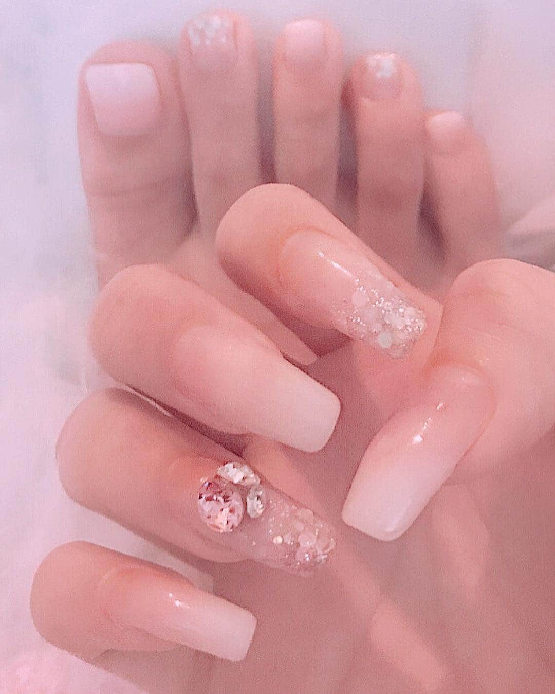 真優川咲さんのインスタグラム写真 - (真優川咲Instagram)「#💅#💎#💍#🌸 . なう#nail がお気に入り過ぎて🙈💞 次の #ネイル は何にしようかな〜🤤 #女子力 #美意識 #april  #春ネイル #咲ネイル💅🏼💜 #美容day 💋」4月2日 14時23分 - saki_411