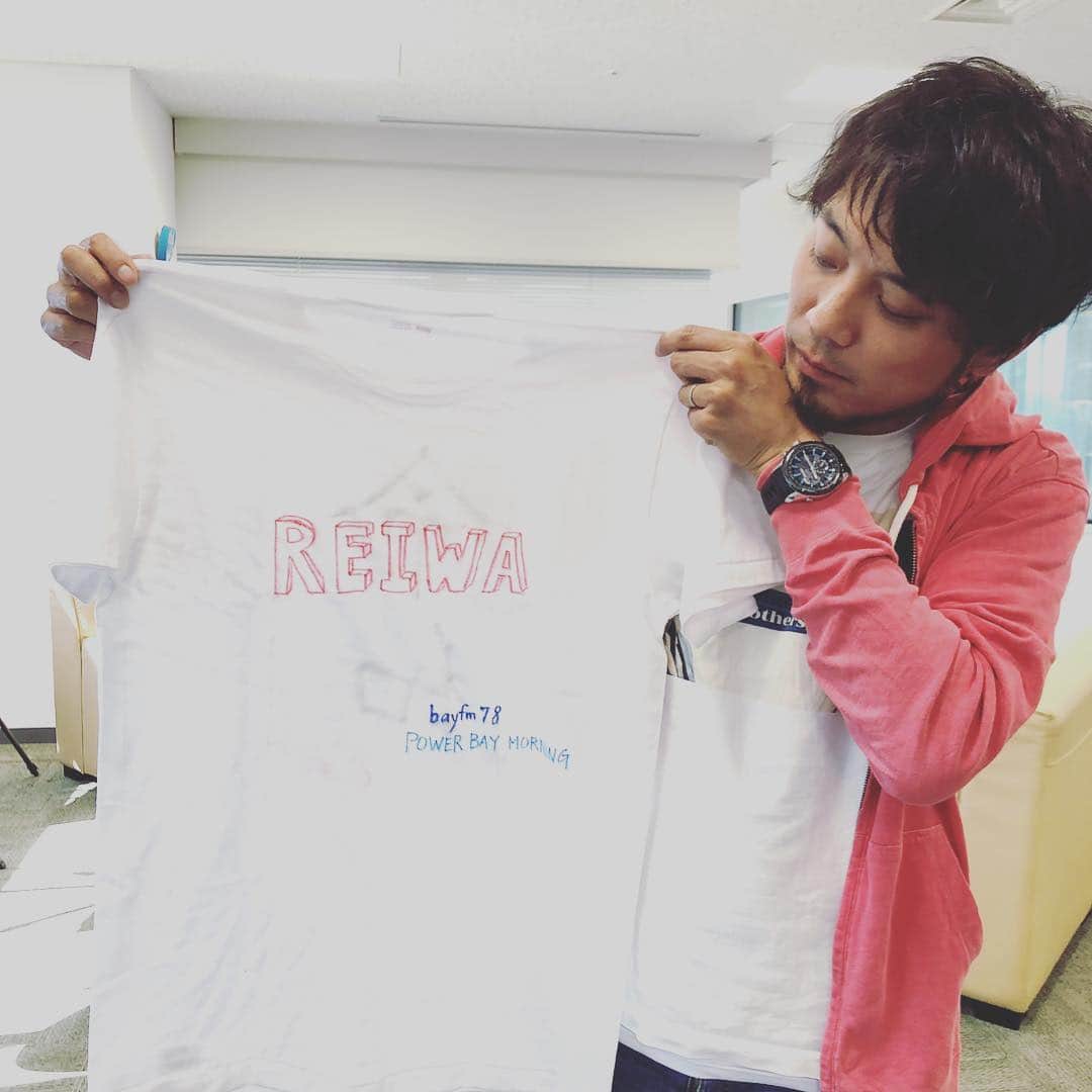 光永亮太さんのインスタグラム写真 - (光永亮太Instagram)「今日のリスナープレゼント。 本当に欲しい人いるのかな？笑  #世界にひとつだけの #手書きTシャツ」4月2日 14時24分 - mitsunagaryota
