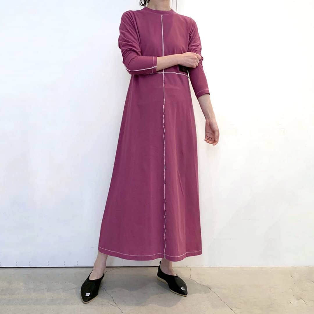 のインスタグラム：「ベーシックテンジク長袖ワンピース ￥19,000 COLOR：BLACK,BEIGE,GREEN,PURPLE ---------------- Handling stores OMOTESANDO／SHINJUKU ISETAN／ OFFICIAL ONLINE SHOP／ZOZOTOWN #theatreproducts #シアタープロダクツ #omotesando #zozotown #shinjuku #isetan」