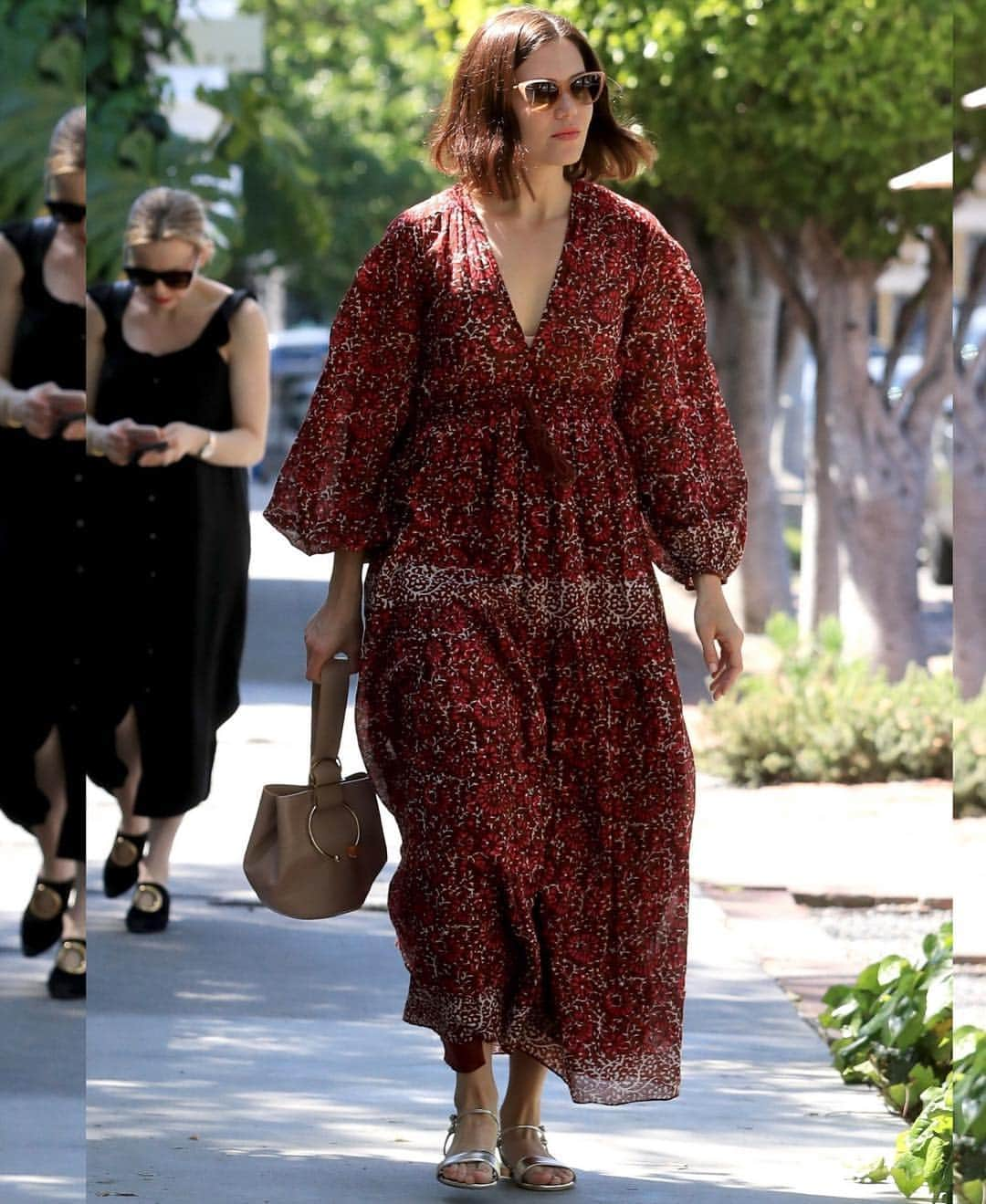 Just Jaredさんのインスタグラム写真 - (Just JaredInstagram)「@mandymooremm shows off two cute spring dresses in one day - one while stepping out in West Hollywood, and a @rixo one while attending a signing event for @noraborealis’s book “No Happy Endings: A Memoir.” #MandyMoore #NoraMcInerny #Rixo Photos: Backgrid, Getty」4月2日 14時40分 - justjared