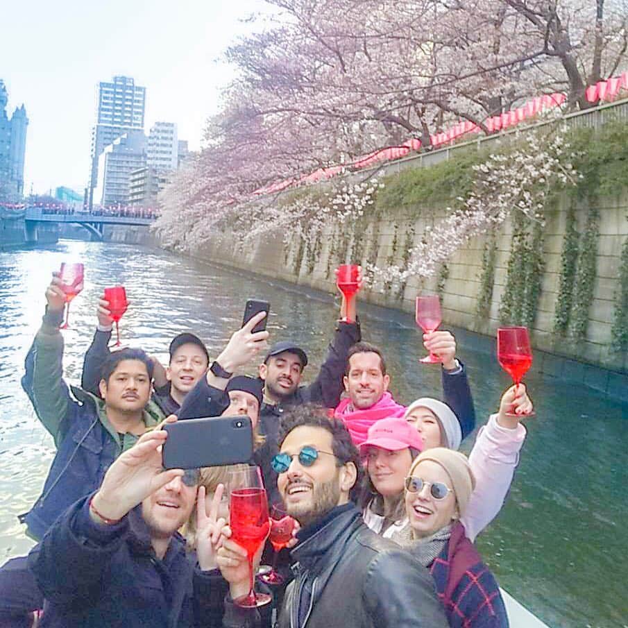 アニバーサリークルーズさんのインスタグラム写真 - (アニバーサリークルーズInstagram)「🌸🛥🌸 . 『#目黒川お花見chandonクルーズ 』レポート☝️ . 海外からのお客様に #日本の桜 をクルーザーから楽しんで頂きました🛥🌸 . . お誕生日との事でしたが、満開の桜とともにお仲間と楽しんで頂き、#忘れられない記念日 になったに違いありません😎👍 . . 明日以降のご予約もまだまだ受付ております‼️ 午前中や夜便が狙い目です☝️ . . . #目黒川 #目黒川クルーズ #お花見 #お花見クルーズ #お花見シャンドン #お花見chandonクルーズ #ohanamichandon #ohanami #桜 #sakura #シャンドン #シャンドンロゼ #chandon  #chandonrose #シャンドンロゼ飲み放題 #お花見chandon #クエスト号 #アニー号 #アニバーサリークルーズ #anniversarycruise #貸切クルーズ#貸切クルージング #春が好き #ソメイヨシノ #目黒川花見」4月2日 14時43分 - anniversary_cruise