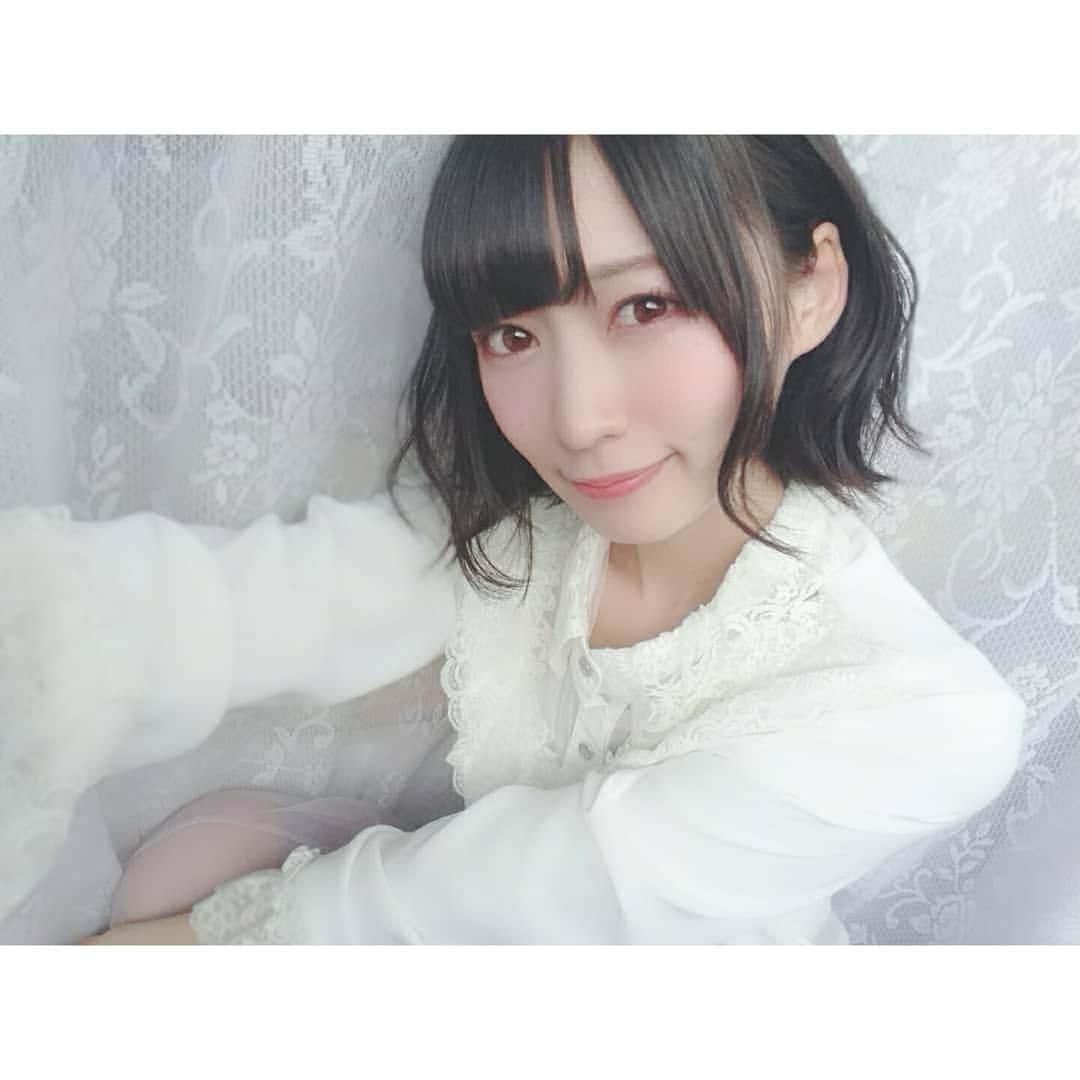 空野青空さんのインスタグラム写真 - (空野青空Instagram)「髪の毛くるくる巻いてみたよ〜ヽ(*´∀`*)ﾉ 大佐（まねーじゃ）には不評なんだけど（笑）個人的にはおきにです☺️💓 . おでかけだーいっo(｀ω´)o . . #あおべべ #ボブヘアアレンジ #ボブ #巻き髪 #GRL #グレイル #空野青空 #黒髪 #あおにゃん #ヘアアレンジ」4月2日 14時54分 - ao__sky