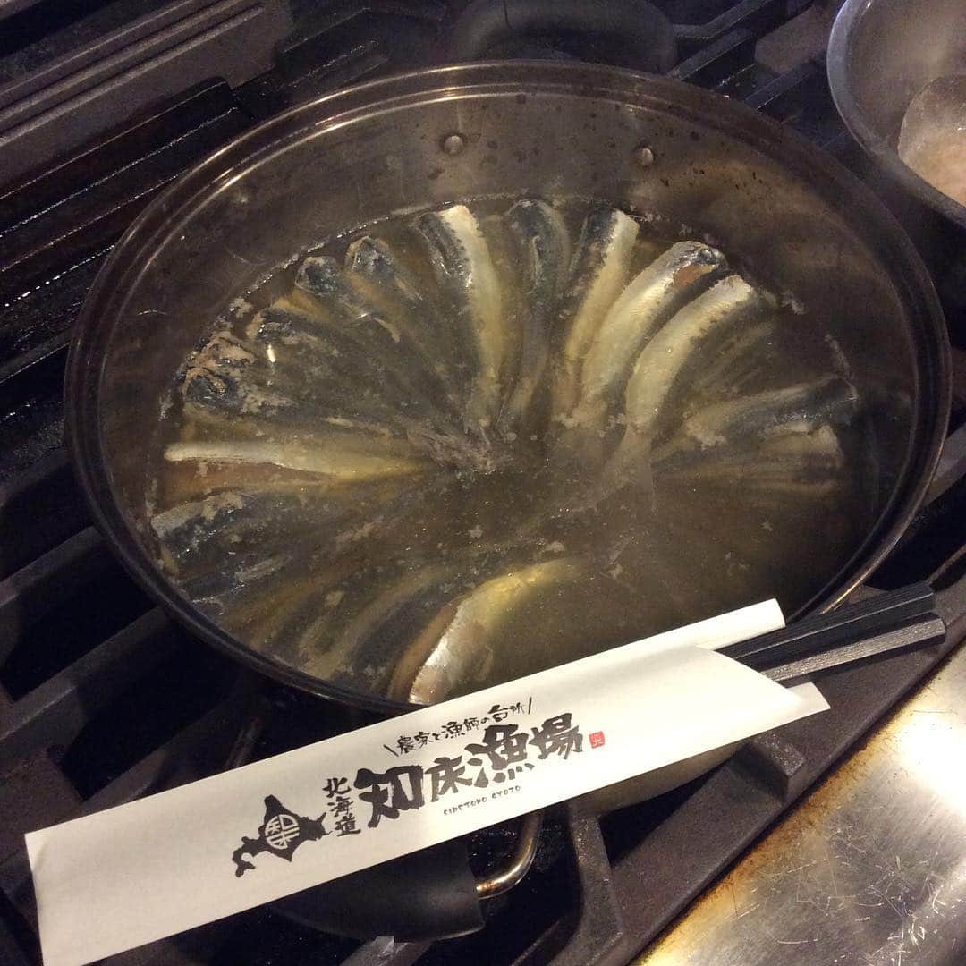知床漁場 難波道頓堀店さんのインスタグラム写真 - (知床漁場 難波道頓堀店Instagram)「こんにちは(´∀｀=) なにやら美味しそうな匂いがしますな(*´◒`*) 鍋の中身ゎなんだろな〜❓❓ 本日お席に空きがございます。・゜・(ノД`)・゜・。 お待ちしています(⌒▽⌒) 今日はそんなところ(●´ω｀●) #instafood #instadaily #instagram #instalike #instagramjapan #team_jp_  #dinner #love #l4l #f4f #instapic #instaphoto #picture #follow #大阪 #居酒屋 #難波 #道頓堀 #ミナミ ##カメラ好きな人と繋がりたい #写真好きな人と繋がりたい #カメラ部 #いいね返し #お洒落さんと繋がりたい #大阪カメラ部」4月2日 14時49分 - siretokodoutonbori