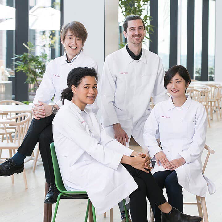 のインスタグラム：「We are excited to announce that our new research facility, the Global Innovation Center (GIC, also referred to as S/PARK) in Yokohama, Japan, will open on Apr. 13! It will become a place where new ideas are born through the fusion of diverse people and knowledge. Through the interior's unique design and interactive facilities, we hope S/PARK will become a space where visitors will able to fully enjoy themselves and be immersed in the world and rich history of Shiseido. Beauty innovation - from S/PARK to the world!  Learn more: https://www.shiseidogroup.com/news/detail.html?n=00000000002656 S/PARK @shiseidospark  https://spark.shiseido.co.jp/en  #ShiseidoGlobalInnovationCenter #ShiseidoSpark #laboratory #yokohama #minatomirai #shiseido #innovationlab #innovationhub #資生堂グローバルイノベーションセンター #資生堂エスパーク #研究所 #mm21 #みなとみらい #横浜みなとみらい21 #資生堂 #イノベーションラボ」