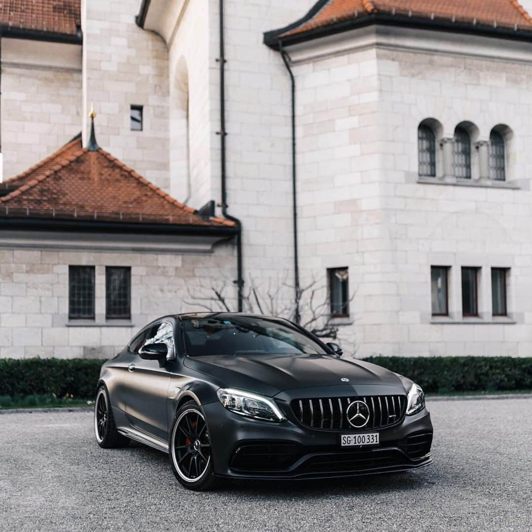 メルセデス・ベンツさんのインスタグラム写真 - (メルセデス・ベンツInstagram)「Can't take my eyes off you. 👀 Photo by @championscars with @l.korbi.  __________ [Mercedes-AMG C 63 S Coupé | Kraftstoffverbrauch kombiniert: 10,1 l/100 km | CO2-Emissionen kombiniert: 230 g/km | http://mb4.me/RechtlicherHinweis/] . #MercedesBenz #MercedesAMG #🌟 #AMG #CClass #AMGC63S #mbfanphoto #automotivedesign #automotivephotography #canttakemyeyesoffyou #mbcar」4月2日 15時00分 - mercedesbenz