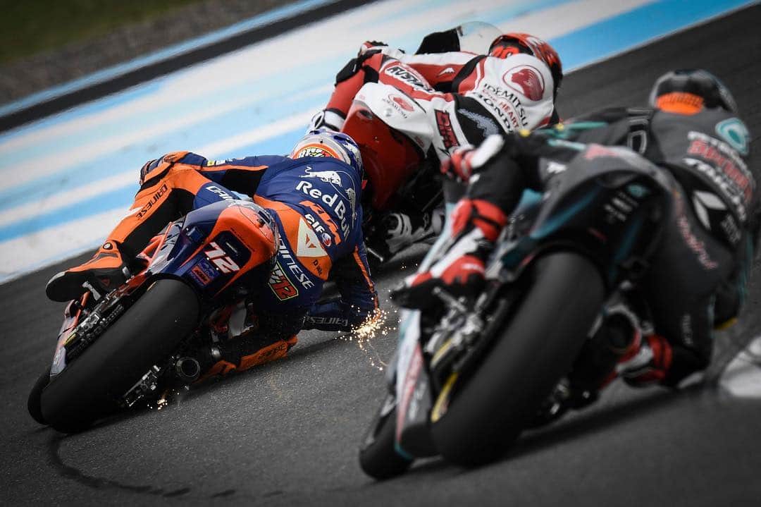 MotoGPさんのインスタグラム写真 - (MotoGPInstagram)「Crash or save? 🙈 // It would be difficult to give the right answer by just looking at this pic... 😱 #MB72 #MotoGP #ArgentinaGP #Motorcycle #Racing #Motorsport」4月2日 15時10分 - motogp
