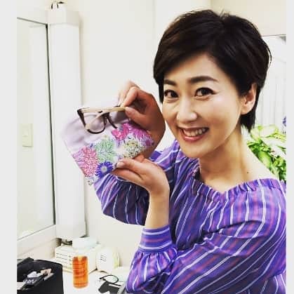 池尻和佳子さんのインスタグラム写真 - (池尻和佳子Instagram)「不器用な私は、お裁縫上手な方に 憧れます✨😊✨ 太郎さんママの手縫い♥️ ありがとうございます‼️‼️ メガネケース、大事に使わせて 頂きますm(_ _)m  #手芸 #手縫い #メガネケース #かわいい」4月2日 15時31分 - wakako_ikejiri_rkb