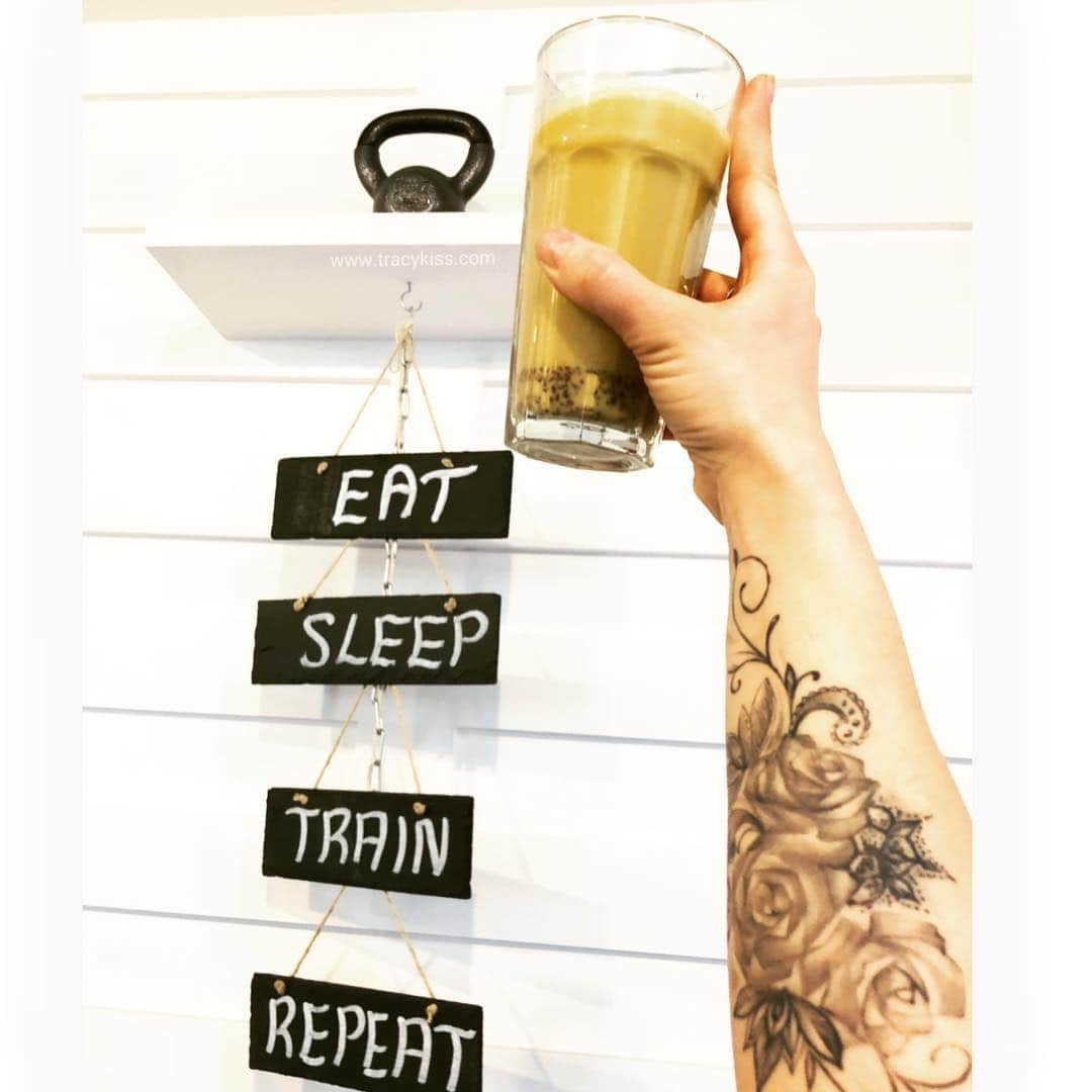 トレーシー・キスさんのインスタグラム写真 - (トレーシー・キスInstagram)「So @thegymdeli have a new turmeric latte vegan blend made from a mix of pea protein with coconut milk and dates and it’s pretty frickin epic! Happy healthy Tuesday my darlings! ------------------------ #tumeric #latte #veganprotein #proteinshake #tracykiss #girlswithmuscles #bodygoals #femaleempowerment #muscles #booty #tattoo #healthy #bodytransformation #inspiration #wcw #motivation #ootd #fashion #weightloss #fitness #weightlossjourney #girlpower #thick #ootn #lotd #veganism #girl #gym #bodybuilding #vegan」4月2日 15時35分 - tracykissdotcom