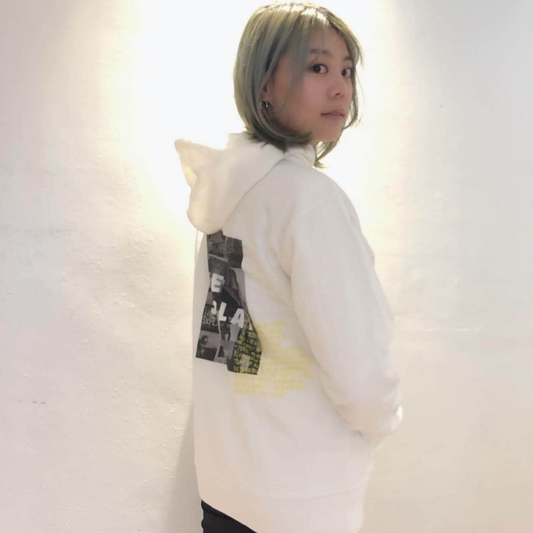 菅原紗由理のインスタグラム：「これまでの歴史が背中に。。 超、気に入ってます（涙） 4/8会場でゲットしてね🤤✌️ #THESxPLAY #菅原紗由理 #10th」
