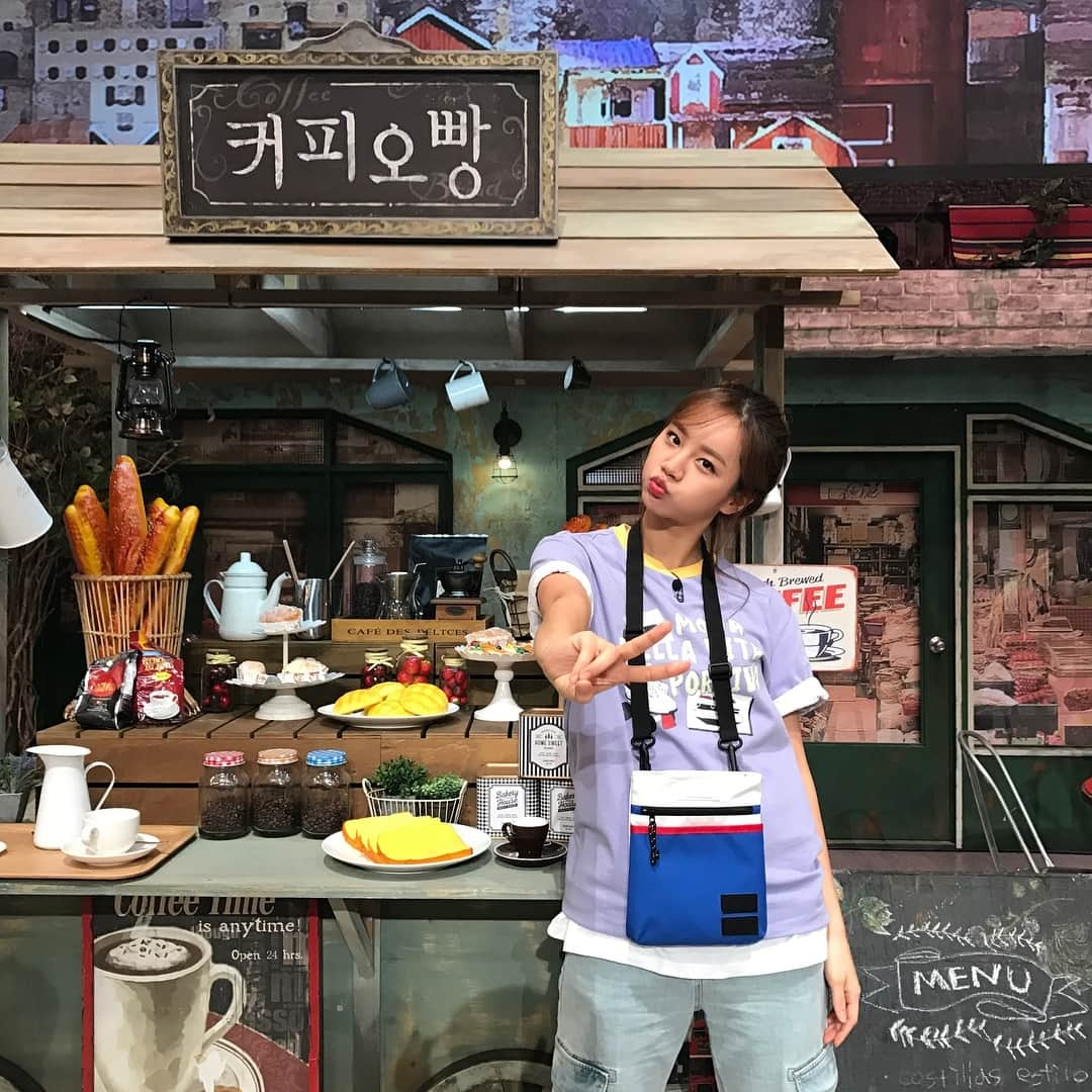 ヘリ さんのインスタグラム写真 - (ヘリ Instagram)「조금 늦은 놀토✌️」4月2日 15時40分 - hyeri_0609