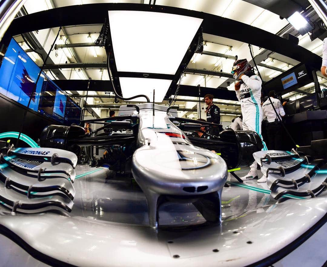 MERCEDES AMG PETRONASさんのインスタグラム写真 - (MERCEDES AMG PETRONASInstagram)「Back on track - #F1Testing today in Bahrain with the World Champ at the wheel 👊 Let’s get to work, Lewis! • #MercedesAMGF1 #Mercedes #F1 #PETRONASmotorsports #LH44」4月2日 15時46分 - mercedesamgf1