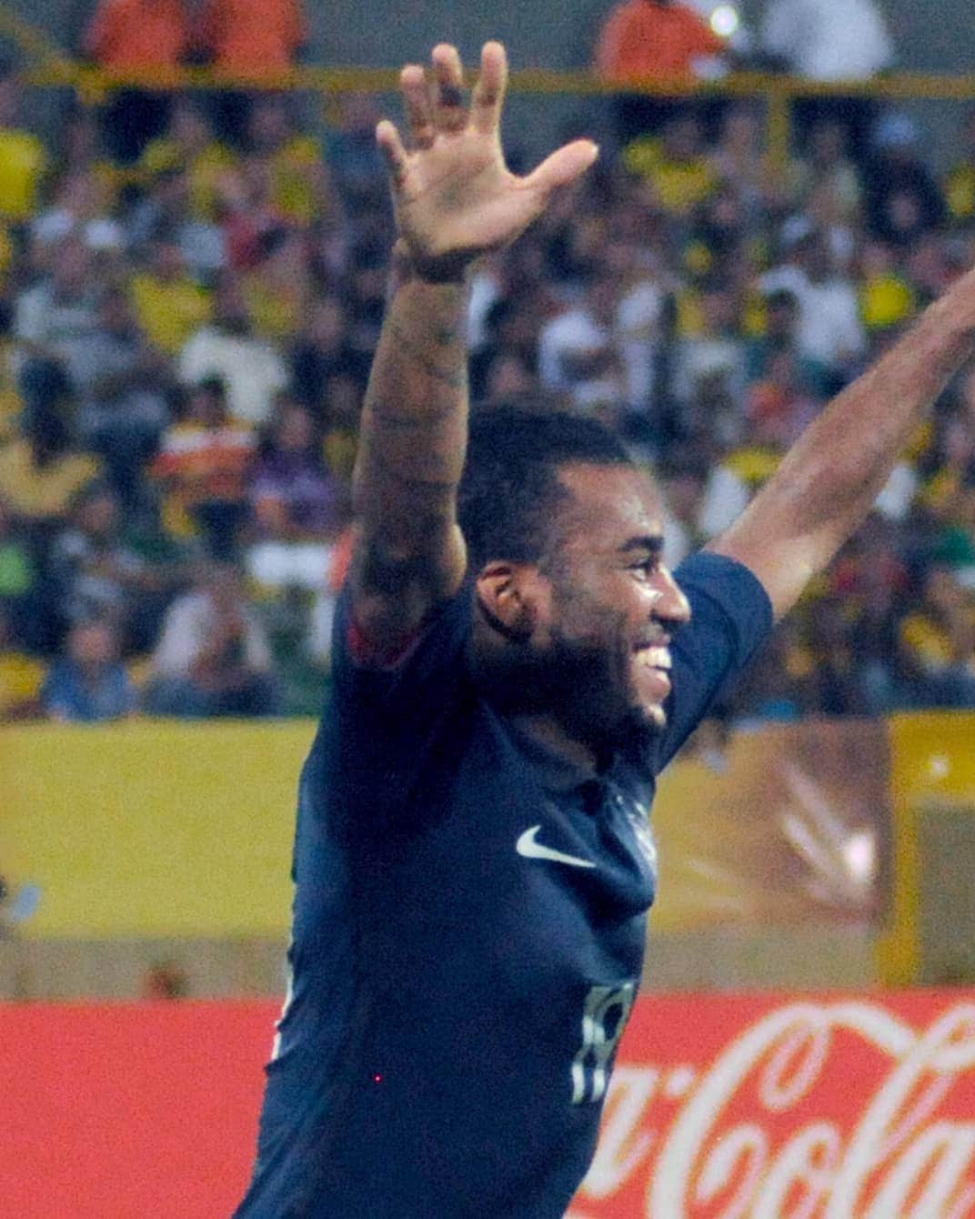 FIFAワールドカップさんのインスタグラム写真 - (FIFAワールドカップInstagram)「It's @equipedefrance v Ecuador, the 2011 FIFA #U20WC in Colombia. @lacazettealex is celebrating with a teammate who also scored in last year's FIFA #WorldCup final. Swipe right to find out who he is... 👉👀 #TuesdayTease」4月2日 15時56分 - fifaworldcup