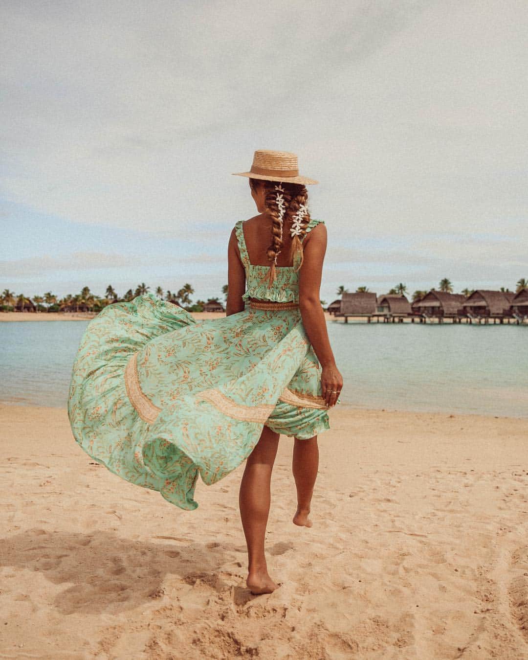 SPELLさんのインスタグラム写真 - (SPELLInstagram)「Our fave @jamienkidd loving island life in Fiji in our Maisie Crop and Skirt 🌼🐚 {PS nailing that braid inspired yet again!} @somewear_elsewhere」4月2日 16時08分 - spell