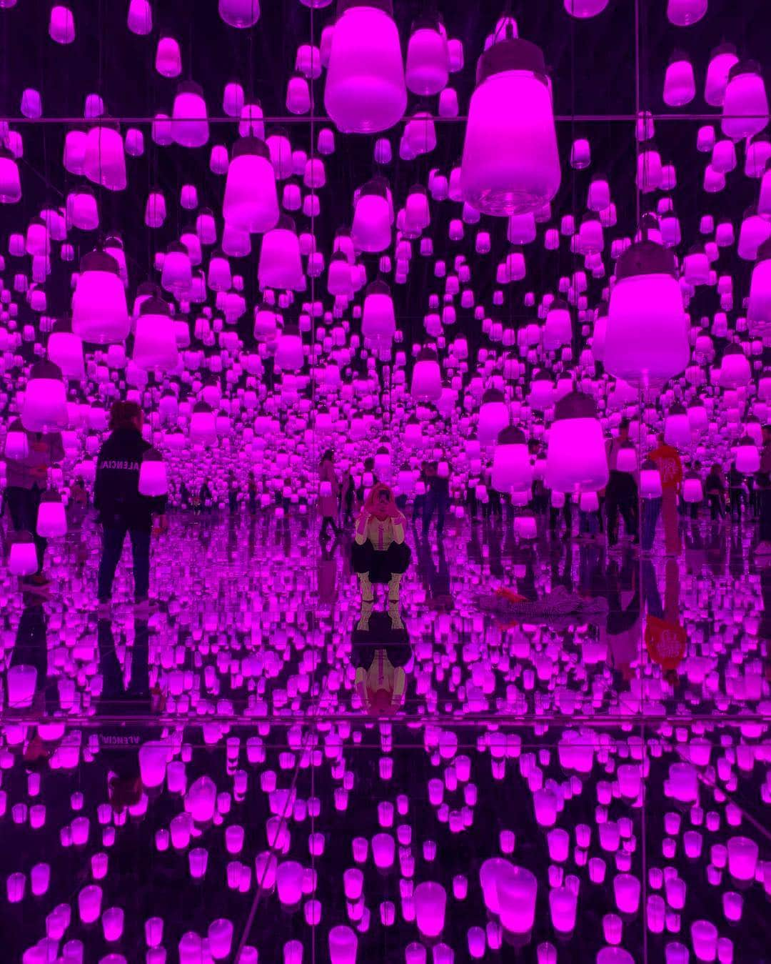 植野有砂さんのインスタグラム写真 - (植野有砂Instagram)「Real life Rapunzel situation 😍❤️またまた @teamlab_news 行ってきた🧚‍♂️今回はボーダレス！ @teamlab_borderless 何度も言うけど本当に住みたい。笑 ライトのお部屋も大好きだけどこのラプンツェルのお部屋(勝手に名付けた)やばすぎ😭🙏🏻❤️❤️❤️幸せ💕 #teamlabborderless #teamlab」4月2日 16時17分 - alisaueno