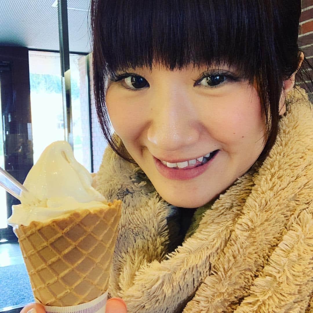 春日萌花さんのインスタグラム写真 - (春日萌花Instagram)「福島の美味しいものを堪能してきました！ ソフトクリーム、ラーメン、円盤餃子などなど😋✨ ✴︎ 穏やかな時間を過ごせて心がほぐれたよ〜 今度は温泉も入りたいな😄 ✴︎ ✴︎ #福島 #福島旅行 #生乳ソフト #円盤餃子 #福島ラーメン #福島グルメ #ビール園 #ももりん #春日萌花」4月2日 16時29分 - moekaharuhi