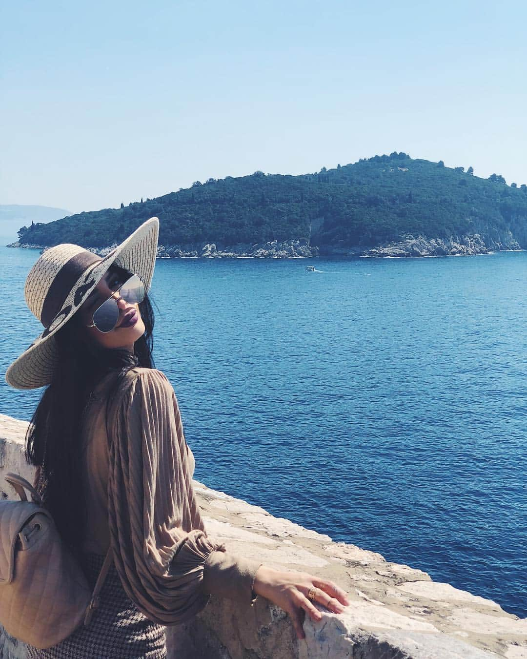 sananasさんのインスタグラム写真 - (sananasInstagram)「Good morning from this amazing Old City ✨Bonne journée à tous 💚 . #Dubrovnik #Croatie #Croatia #UrbanDecayxGameOfThrones #ForTheThrone #Got #GameOfThrones」4月2日 16時39分 - sananas2106