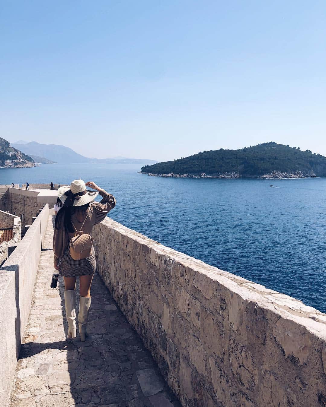 sananasさんのインスタグラム写真 - (sananasInstagram)「Good morning from this amazing Old City ✨Bonne journée à tous 💚 . #Dubrovnik #Croatie #Croatia #UrbanDecayxGameOfThrones #ForTheThrone #Got #GameOfThrones」4月2日 16時39分 - sananas2106