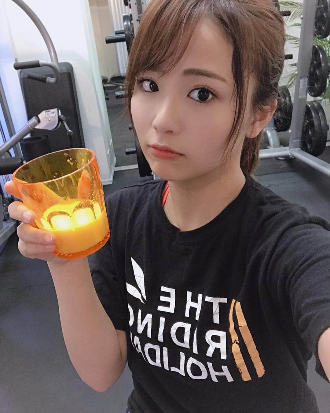 平嶋夏海さんのインスタグラム写真 - (平嶋夏海Instagram)「トレーニング🏋🏻‍♀️💦 @gravity_gym_jp  かわいい人ってなに着てもかわいいし、どんな角度でもかわいいよなーて🤔 そんな女性を目指す！ カメラアプリ開いて瞬間に写る自分の下からの顔にびっくりしない女性になる！ ジムの頻度上げます😣‼️💦」4月2日 16時40分 - natsuminsta528