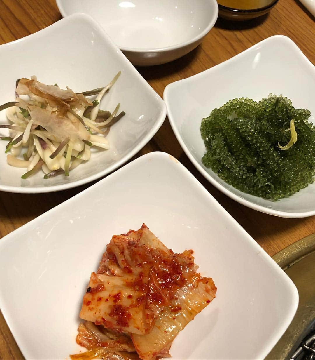 甘糟記子さんのインスタグラム写真 - (甘糟記子Instagram)「昨日の夕飯はたけさん亭へ！！ いや〜！ここめっちゃ美味しかった！！ お店の方もすごく丁寧で、中も席の作りがゆったりしてて良い！！ お肉も2枚目の写真の下のハラミで1600円くらい。 もちろん全部石垣牛！！ そして何より机に置いてある味噌ダレがめっちゃ美味しかった〜！！ 子供たちもたくさん食べてたよ(๑˃̵ᴗ˂̵) あと何がいいって、沖縄らしい海ぶどうや、島らっきょとかもあって美味しかった！！ 姫は島豚のカルビ700円がお気に入りで、これはタレ無しでそのままでも凄く美味しかったです(≧∀≦) また絶対来たいな〜！！ #たけさん亭#石垣島#焼肉#石垣牛#沖縄#夕飯#家族旅行#旅行#子連れ旅#春休み#ishigaki #japan #炭火焼肉たけさん亭」4月2日 16時49分 - norihey924