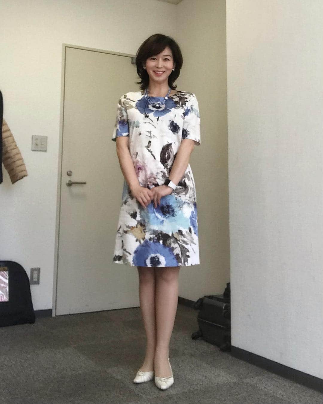 伊藤聡子さんのインスタグラム写真 - (伊藤聡子Instagram)「新元号「令和」は綺麗な響きで好きです😊 アップ♪の衣装は爽やかなブルーの花柄ワンピースでした😄 休憩中に「コンパル」の海老フライサンドをいただきました❤️大好きな名古屋グルメの１つです😘 #メーテレアップ #令和#スキャパ#コンパル#海老フライサンド#伊藤聡子」4月2日 16時55分 - satokoito73