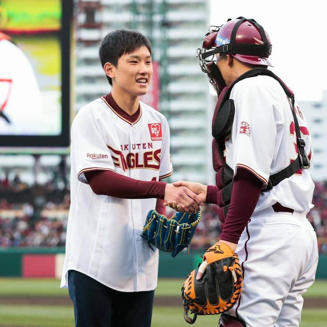 張本智和さんのインスタグラム写真 - (張本智和Instagram)「東北楽天イーグルスさんの2019年ホーム開幕戦の始球式さんを務めさせていただきました！ マウンドからの景色は広くて綺麗でした！ 超緊張しましたが超楽しかったです😊 嶋選手、美馬選手、松井選手、牧田コーチ本当にありがとうございました❗️ これからも楽天を応援します❗️」4月2日 16時56分 - harimoto__tomokazu_1711