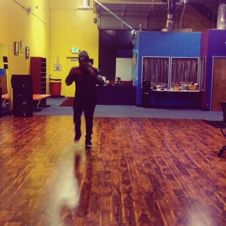 MCハマーのインスタグラム：「Just me & God in here. Soul of my Soul. It’s 1am ... Pray for us. Our People 🙏🏿」