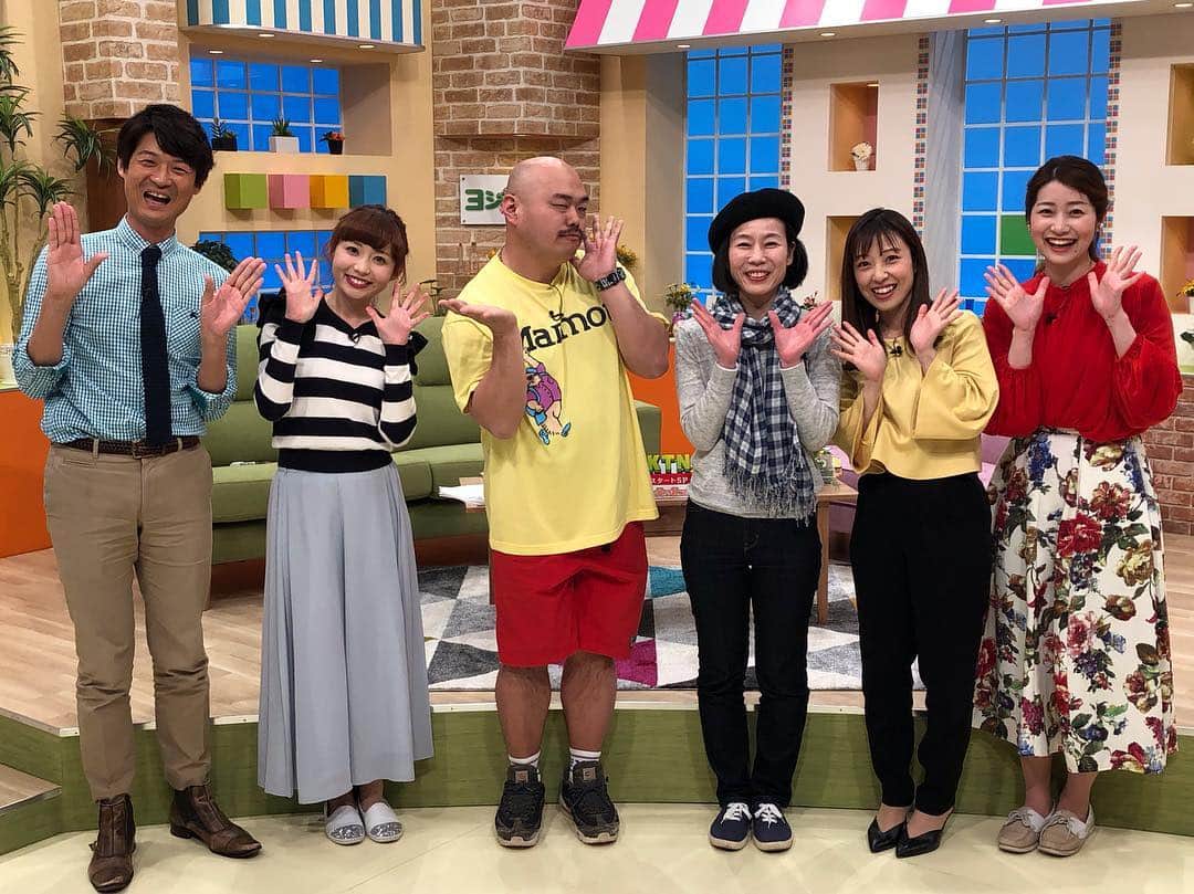 クロちゃんさんのインスタグラム写真 - (クロちゃんInstagram)「【ヨジマル！】 に出演してきたしん  今夜19時からの生放送 【はっちゃKTN ～開局50周年スタートSP～】 の告知で。 19時からお楽しみ！  告知してたら漫画家の大原由軌子さんが、 息子が呪われたのかと思ったらクロちゃんのツイッターみて、マネしてるって苦情とか、なんなのぉー(；ω；) #はっちゃKTN」4月2日 17時05分 - kurochandesuwawa