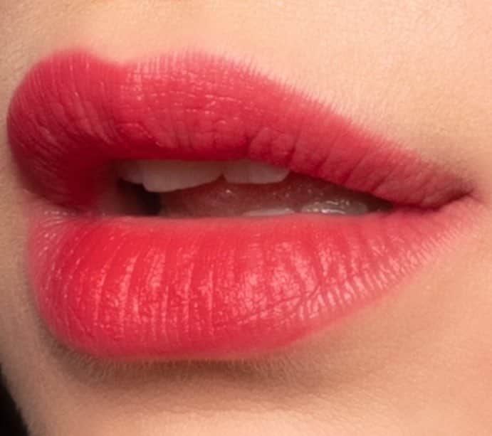 M·A·C Cosmetics Deutschlandさんのインスタグラム写真 - (M·A·C Cosmetics DeutschlandInstagram)「Komm vorbei und erhalte ein kostenloses  Lippen Touch Up, um Deinen perfekten matten Lipstick zu finden! 😍💄❤️ Wir freuen uns auf Deinen Besuch! 💄💋」4月2日 17時07分 - maccosmeticsgermany