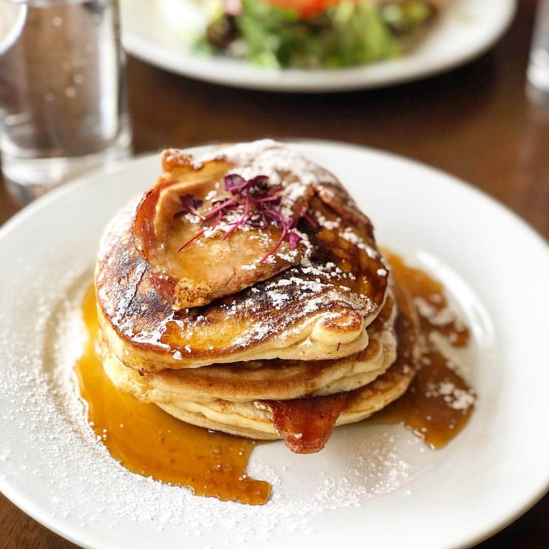 Eat With Steph & Coさんのインスタグラム写真 - (Eat With Steph & CoInstagram)「Feeling for some Tuesday morning pancakes... @escapethedailygrind1 #pancakes #maplesyrup #bacon #breakfast 📷: @mchan4b . . #toplondonrestaurants #topcoffeeshops #balham #foodinlondon #feedyoursoul #artofplating #foodie #foodpics #EEEEEATS #coffeeshop #infatuationlondon #foodiegram #foodporn #fluffy #sweettooth #eatingfortheinsta #spoonfeed #brunch #cheatmeal #forkyeah #topbrunch #eattheworld #dessert」4月2日 17時11分 - eatwithsteph_ldn