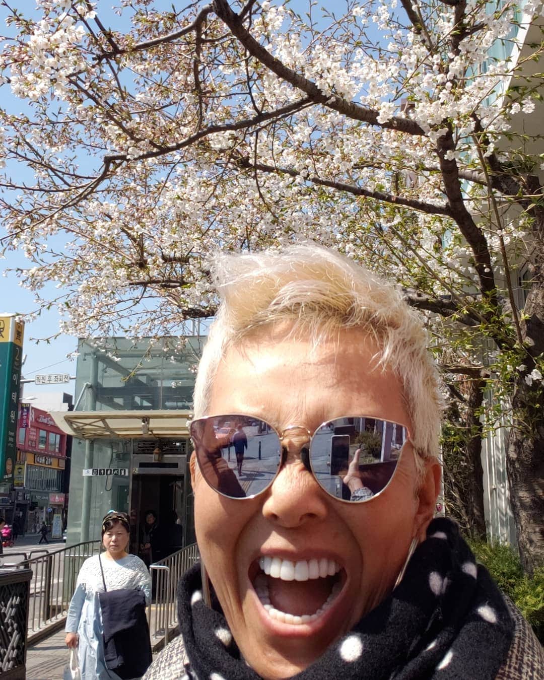 ピーターさんのインスタグラム写真 - (ピーターInstagram)「３日目のブランチ。 桜も綺麗でバカ笑いです❤️ ピーは高麗人参入りの鶏のお粥。 彼女達は、鮑のお粥‼️ #ピーター #池畑慎之介 #韓国ブランチ #鮑のお粥 #高麗人参 #韓国女子会ツアー #ラストディ」4月2日 17時16分 - oziba1952