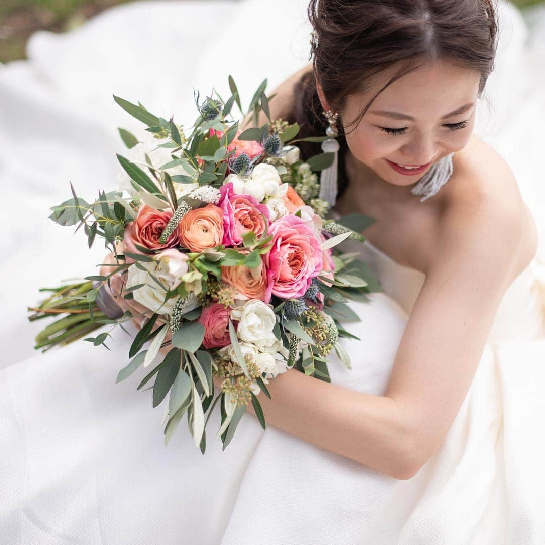 RealWeddingsさんのインスタグラム写真 - (RealWeddingsInstagram)「ピンクをアクセントにしたナチュラルブーケ💐 #hawaii #wedding #resortwedding #hawaiiwedding #instagenichawaii #realweddings_hawaii #ハワイ #挙式 #結婚式 #結婚式準備 #ハワイ挙式 #ハワイウェディング #海外挙式 #海外ウェディング #リゾ婚 #プレ花嫁 #卒花嫁 #日本中のプレ花嫁さんと繋がりたい #全国のプレ花嫁さんと繋がりたい #2019夏婚 #2019秋婚 #2019冬婚」4月2日 17時16分 - realweddings_hawaii