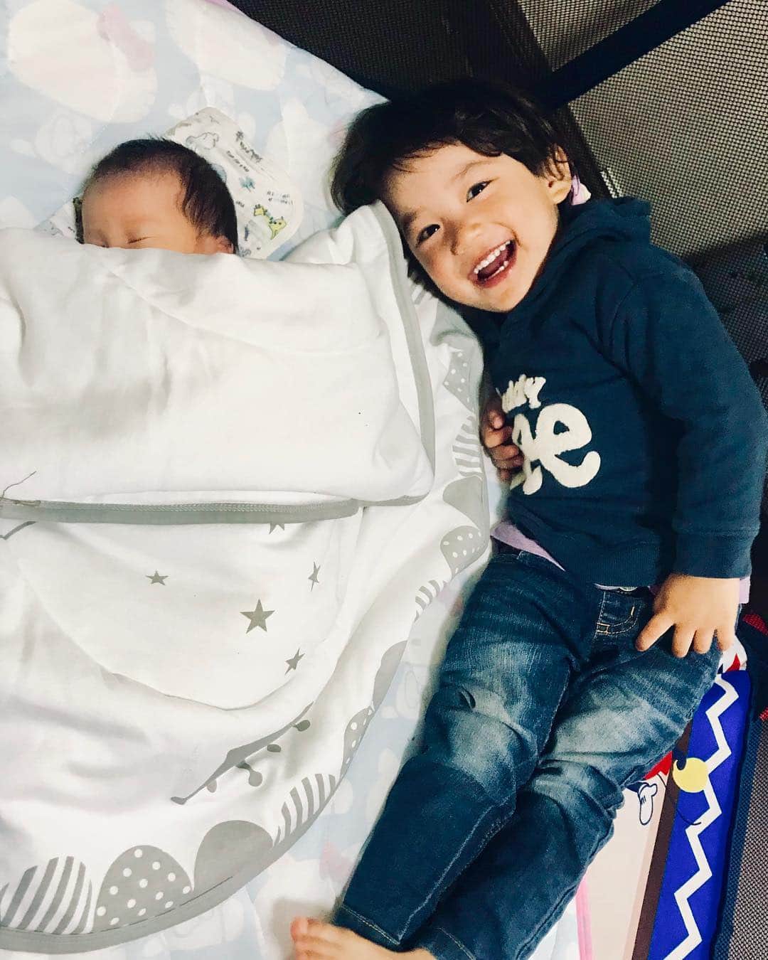 山田みおさんのインスタグラム写真 - (山田みおInstagram)「【私にとっての成功】﻿ こんにちは！﻿ 《産後フリーランス》を目指すママのための❤️ ﻿ フューチャーワークスタイリスト 山田みおです ﻿ 私は数年前から﻿ “もっと豊かに、自分らしく生きたい”と思い﻿ 色んな学びに投資をしてきました﻿ ﻿ ﻿ ふつうのサラリーマンで主婦だったので﻿ 『もっとお金があれば』﻿ 『もっと時間があれば』﻿ 『もっと、もっと…』﻿ いつもそんな風に思っていました﻿ ﻿ ﻿ しかし﻿ ﻿ “自分にとっての成功”というものを知って﻿ ﻿ むやみやたらに﻿ ﻿ 『もっと、もっと』と求めることに﻿ ﻿ 意味がないと気づきました﻿ ﻿ ﻿ ﻿ 【成功】とは人によって違います。﻿ ﻿ ﻿ ﻿ 収入はそんなになくとも﻿ 家族とたっぷりすごす時間があることが﻿ 人生において【成功】と感じる人もいれば﻿ ﻿ ﻿ 収入もお金も時間も﻿ ほしいまま手に入れることが﻿ 【成功】の人もいるかもしれません﻿ ﻿ ﻿ ﻿ 私にとっての成功は﻿ ﻿ 夫婦である程度の収入を得て﻿ 他人と比べることなく﻿ 『幸せだなあ』と言えること﻿ ﻿ ﻿ ﻿ あなたにとっての成功とはなんでしょうか。﻿ ﻿ ﻿ 自分にとっての成功は﻿ 『これ』と即答できますか？﻿ ﻿ ﻿ 他人と比べることなく﻿ 成功を感じることができる人生をおススメします💖﻿ ﻿  #産後フリーランス #フューチャーワーク #フューチャーワークスタイリスト #2歳児 #0ヶ月 #親バカ部 #親バカ部男の子 #男の子ママ #2人育児 #ワンオペ育児 #育児日記 #子育て記録 #子育て主婦 #ママ友募集 #ワーママ #ワーキングママ #起業 #起業女子 #投資家 #マイホーム #産休 #育休中 #貯金 #家計簿  #お小遣い稼ぎ #ポイ活 #山田みお #cmmp」4月2日 17時19分 - 30yamada_zaitaku