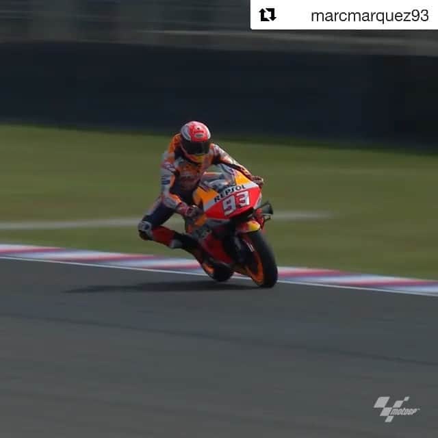 レプソル・ホンダのインスタグラム：「#Repost @marcmarquez93 ・・・ Gran carrera, gran victoria!🏆 Gracias equipo, gracias Argentina! 🇦🇷 Great race, great victory! 🥇 Thanks team, thanks Argentina! @motogp  #ArgentinaGP」