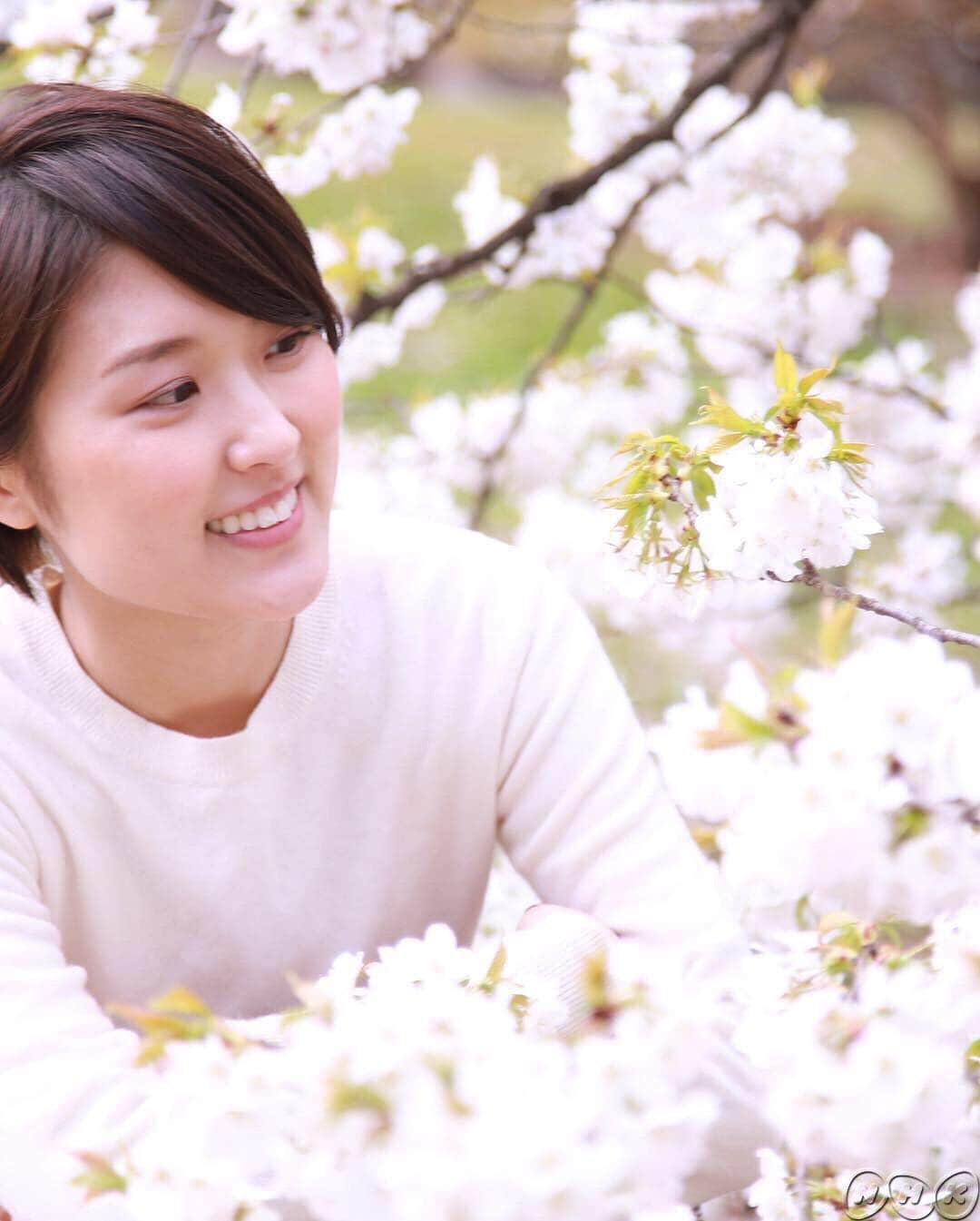あさイチさんのインスタグラム写真 - (あさイチInstagram)「春らしい写真を撮りたいと、近江アナをお花見に連れ出しました‼️たまには映えた写真撮りたいんです。。。byスタッフ #ブラオウミ #お花見 #散歩 #桜 #cherryblossom #🚶‍♀️#ランチ #春 #スタッフの本気 #いつもスタジオばかりなので #近江友里恵 アナ #nhk #あさイチ #8時15分から」4月2日 17時26分 - nhk_asaichi
