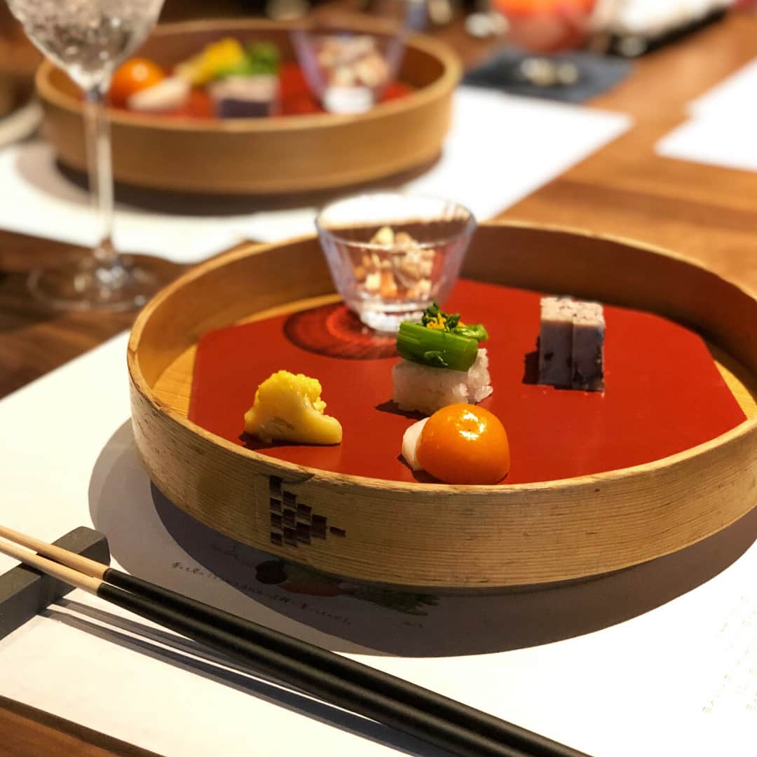 KOZLIFEさんのインスタグラム写真 - (KOZLIFEInstagram)「【 #STIIKの旅 】 STIIK in 福岡 心も体も癒された茅乃舎レストラン。 スローフードを大切に考える茅乃舎さんの思い、 素敵です！ また行きたいレストランにランクイン。 続きはブログからどうぞ。 . ◎KOZブログは当店トップページのバナーorプロフィールのURLからどうぞ。 ▶︎ @kozlife_tokyo . #KOZLIFE #japan#LoveFoodLoveLife#Interior#instahome #chopstick#madeinjapan #foodporn #instafood#foodstagram #foodlover#delistagrammer #茅乃舎レストラン#レストラン茅乃舎 #stiik #暮らし #九州 #福岡 #茅乃舎 #出汁 #丁寧な暮らし #シンプルライフ #暮らしを楽しむ #箸 #カトラリー #젓가락#筷子 #일제 #日本制造」4月2日 17時30分 - kozlife_tokyo