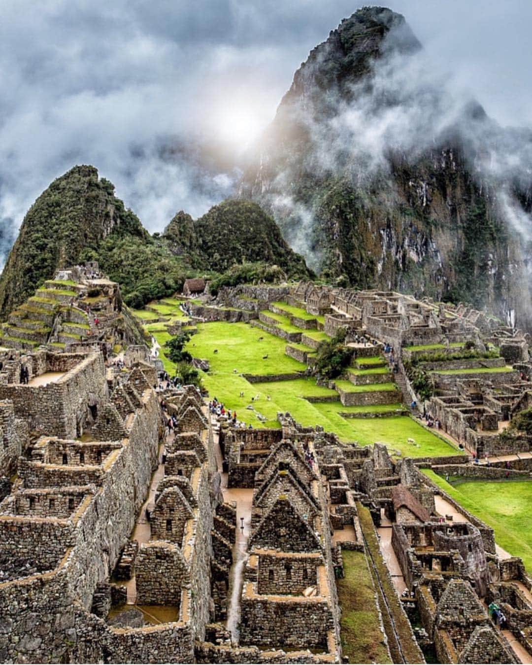 Wonderful Placesさんのインスタグラム写真 - (Wonderful PlacesInstagram)「Have you ever been to Machu Picchu??? ✨@visitsouthamerica.co✨ specializes in creating customized itineraries to this amazing site and other locations in Sacred Valley. We had such a fantastic time with them! They are having 15% discount, DM them for more info ✨@visitsouthamerica.co✨ . Pictures by @cbezerraphotos」4月3日 3時30分 - wonderful_places