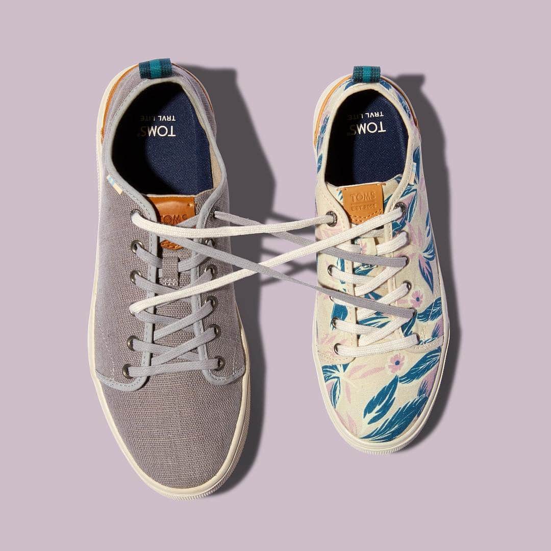 のインスタグラム：「Reach out. Work together. TRVL LITE. Now available in men’s and women’s sizes.」