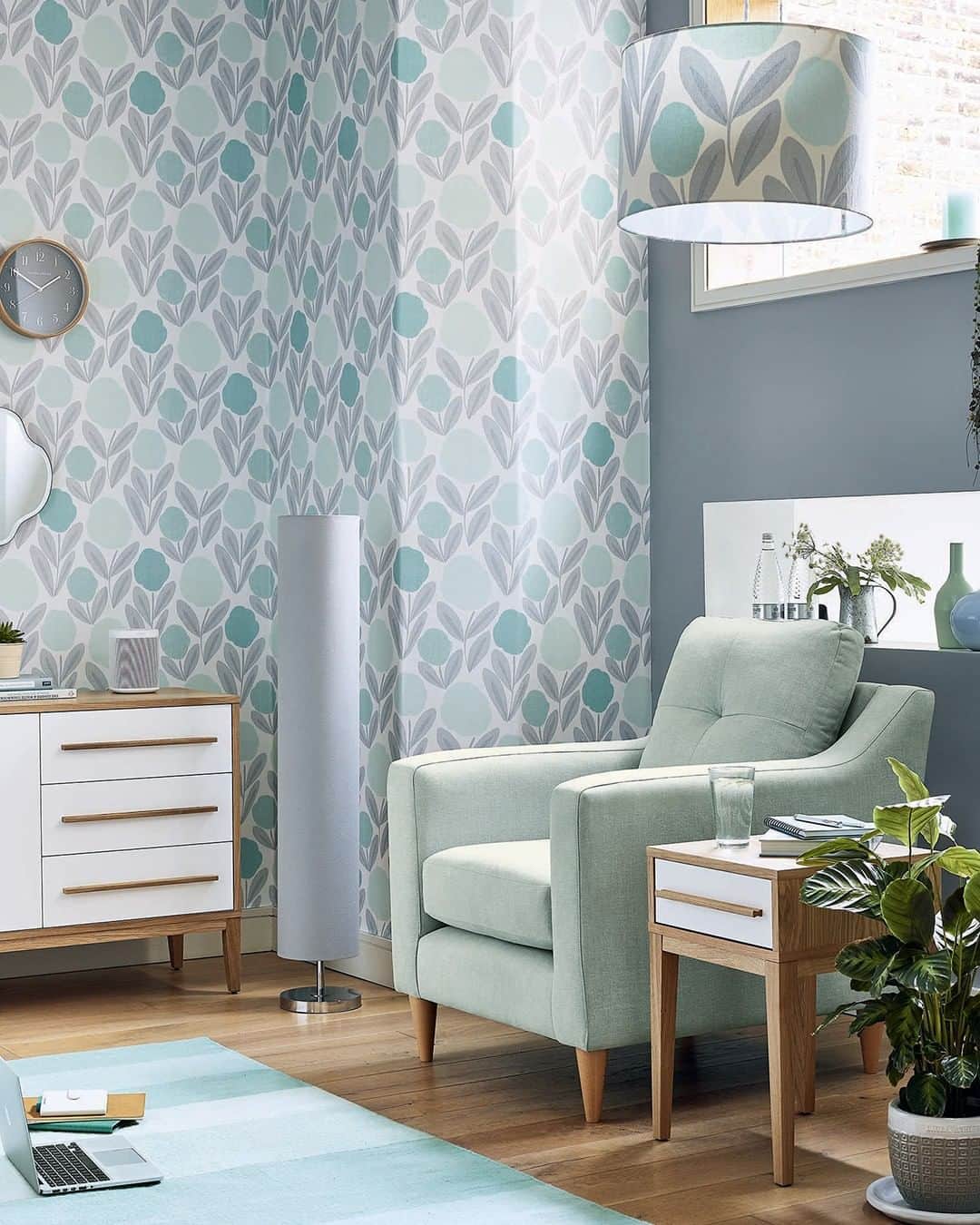 のインスタグラム：「The modern style of our Serena print in aqua is perfect for creating a contemporary laid-back living space #EditionsCollection」