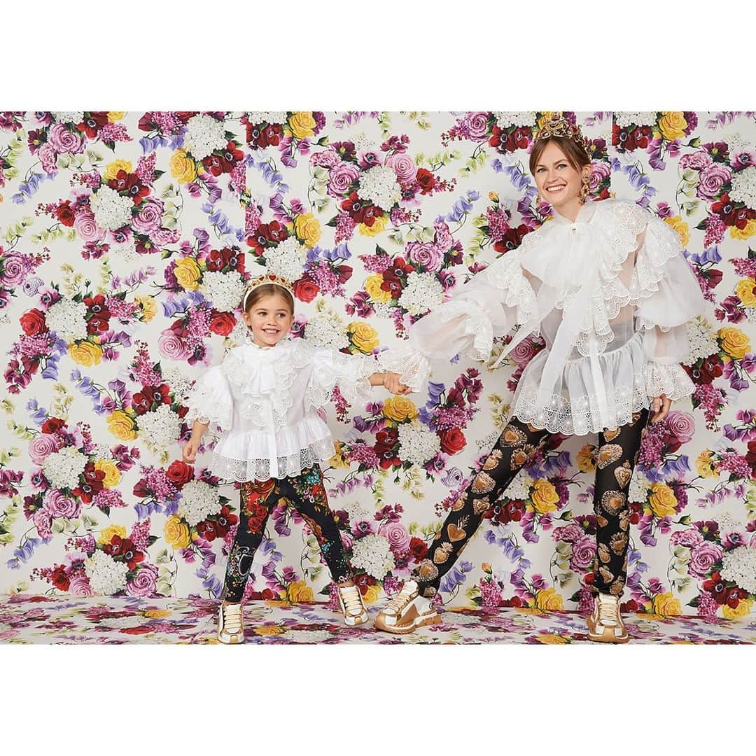 ドルチェ&ガッバーナさんのインスタグラム写真 - (ドルチェ&ガッバーナInstagram)「Mommy and me. The little ones' style follows that of the grown-ups. #DGFamily」4月3日 3時45分 - dolcegabbana