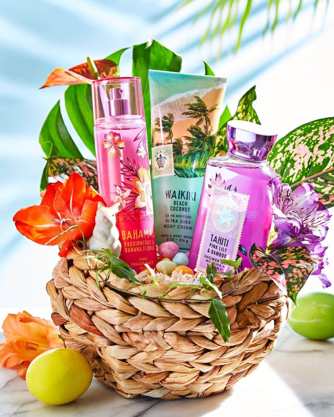 Bath & Body Worksさんのインスタグラム写真 - (Bath & Body WorksInstagram)「The Easter Bunny 🐰 is getting tropical! Leave a 😍 if you're totally making heart-eyes at this Easter basket!」4月3日 4時00分 - bathandbodyworks