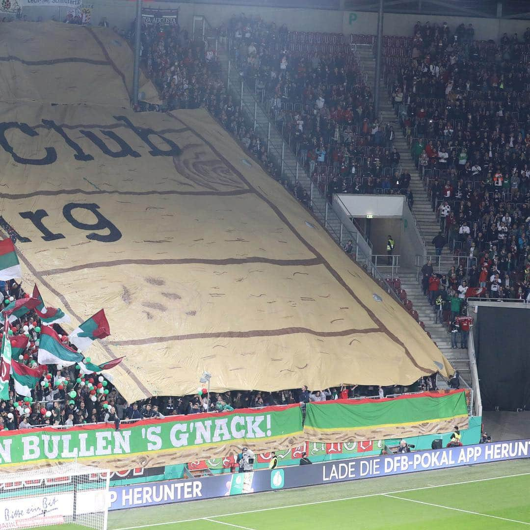 FCアウクスブルクさんのインスタグラム写真 - (FCアウクスブルクInstagram)「1’ GÄNSEHAUT PUR! Das ist Pokal, das sind unsere Fans, das ist GEIL! 🤩💪 #FCA #FCARBL #FCA1907 #fcaugsburg #dfbpokal #berlin2019」4月3日 3時53分 - fcaugsburg1907